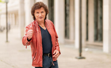 Am 27. März 2026 feiert Olaf Malolepski, besser bekannt als "Olaf der Flipper", seinen 80. Geburtstag. Am 10. April tritt er in 