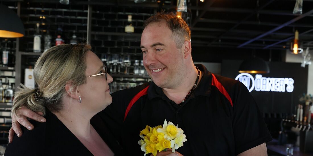 Melanie und Marcel Wörner sind seit 25 Jahren zusammen - und haben sich noch ganz klassisch, nicht beim Speeddating oder über Da