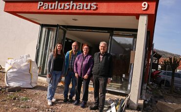 Vor dem Paulushaus als Baustelle: Sarah Schwarz (von links nach rechts), Lothar Hirtreiter, Christina Grolig-Schaal und Christop