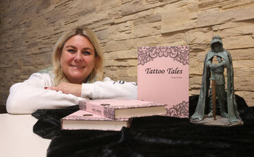 Nicole Schwab ist Vorsitzende des Vereins "Wir für Kinder" aus Schnait - und schreibt unter dem Pseudonym Nicky Welsh Romane. In