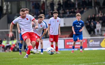 Das Tor des Tages: Patrick Fossi verwandelt für den SV Fellbach einen Elfmeter zum 1:0 gegen die TSG Tübingen.
