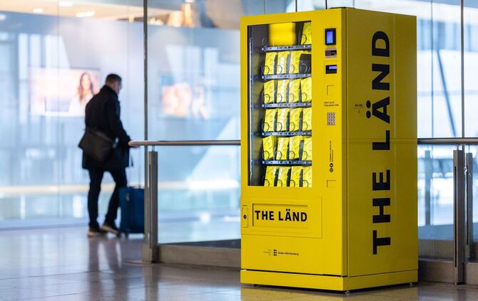 Nett-Hier-Stickerautomat am Stuttgarter Flughafen