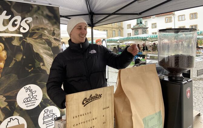Der 25-jährige Vedran Blazenovic auf dem Wochenmarkt in Stuttgart. Zuvor war er auch Marktbeschicker in Waiblingen.