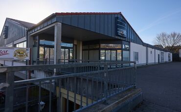 Im Souterrain des ehemaligen Lidl an der Finkenstraße 11 soll eine Sportsbar entstehen, neben der Kellerbar.