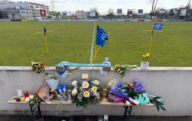 Fußballtor stürzt auf Siebenjährigen