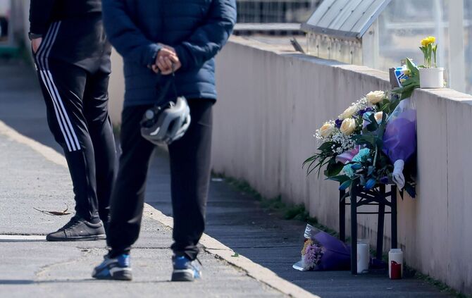 Fußballtor stürzt auf siebenjährigen Jungen