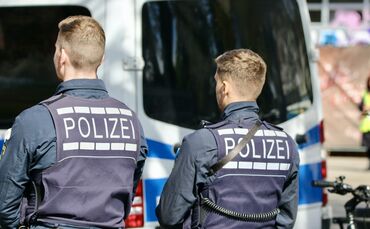 Dem Fahrer drohen mehrere Anzeigen (Symbolfoto).