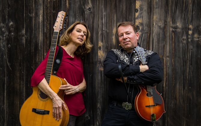 Das akustische Duo Bitter Green tritt im Zamma auf.