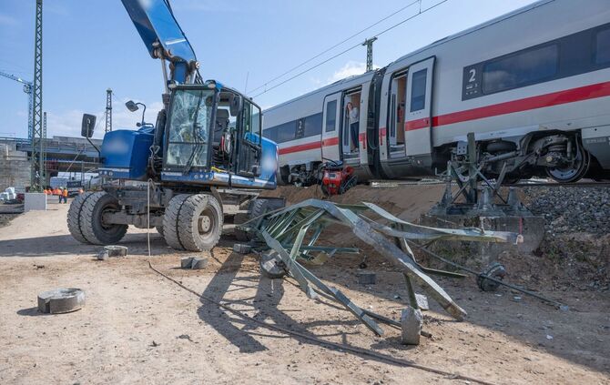 Baggerfahrer bei ICE-Unfall nahe Gelnhausen verletzt