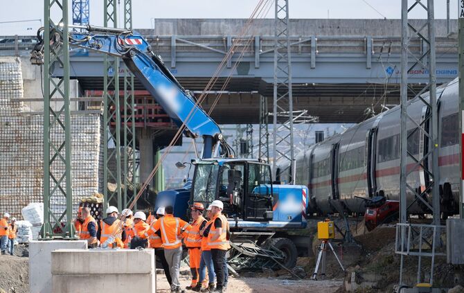 Baggerfahrer bei ICE-Unfall nahe Gelnhausen verletzt