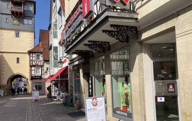 Die Apotheke am Torturm hat am Montag, 23. März, um 13 Uhr aus Protest zugemacht.