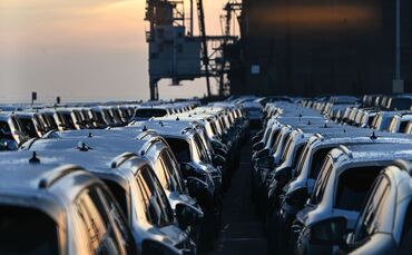 Autoexporte am Hafen Emden