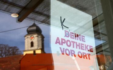 Alfdorfs Schloß-Apotheke hatte am Montag geschlossen. Der Protest soll die Politik dazu bewegen versprochene bessere Bedingungen