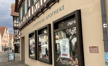 An der bundesweiten Protestaktion beteiligt sich auch die Gaupp'sche Apotheke am Oberen Marktplatz.