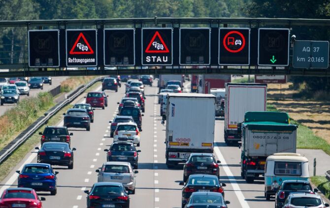 Stau auf der A8