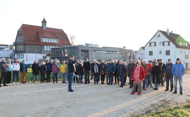 Rundgang über den Festplatz zwischen Bürgfeldschule und Hohly-Halle - hier soll das Lindenquartier entstehen.