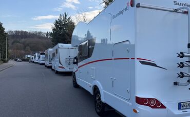 Wohnmobile parken entlang der Hanweiler Straße im Schelmenholz.