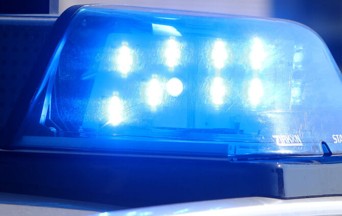 Eine Bewohnerin findet einen Einbrecher in ihrer Wohnung vor (Symbolfoto).