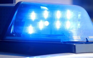 Eine Bewohnerin findet einen Einbrecher in ihrer Wohnung vor (Symbolfoto).