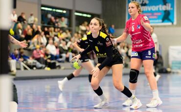 Janine Franke (mit Ball) und die SG Weinstadt haben im Aufstiegsrennen alles in der eigenen Hand.