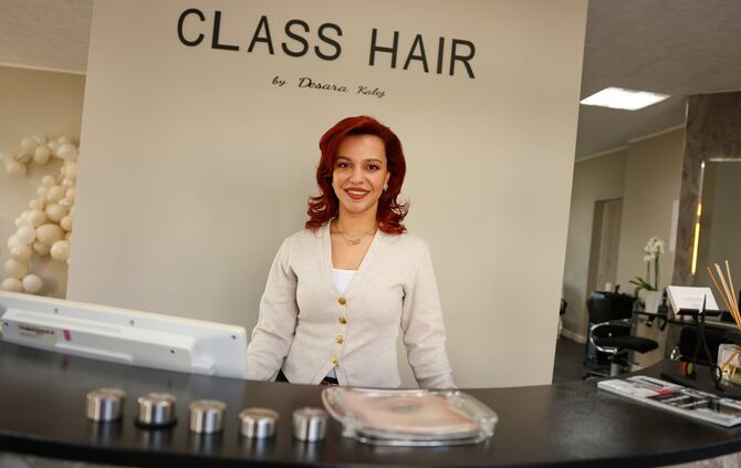Desara Kalej hat ihren Friseursalon im Februar 2026 eröffnet.