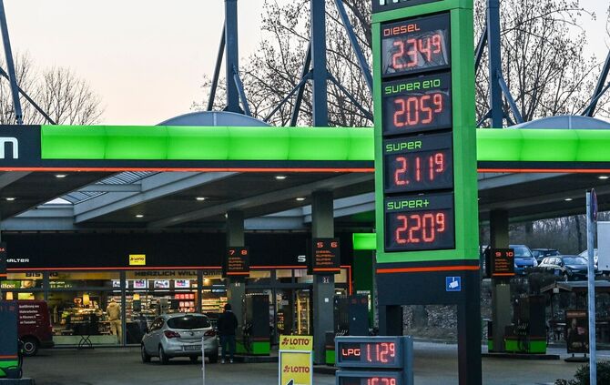 Der Bundestag stimmt am Donnerstag über ein Spritpaket ab.