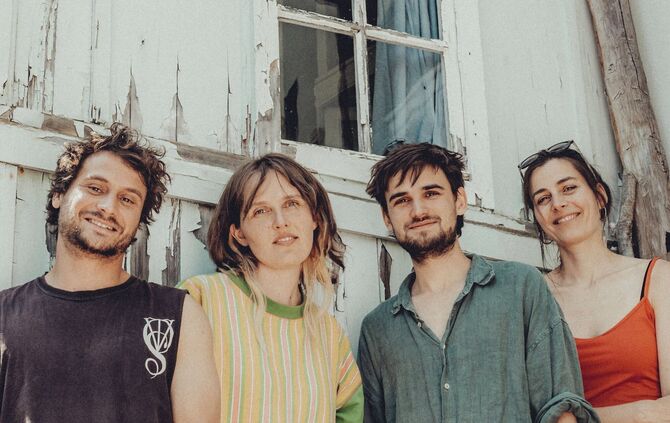 Die Rosa Hoelger Bande präsentiert im Kulturhaus Schwanen das Bandalbum "Für immer Gummistiefel.