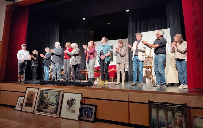 Theater Rollentausch präsentiert sein neues Stück „Alles in bester Ordnung" in Welzheim.