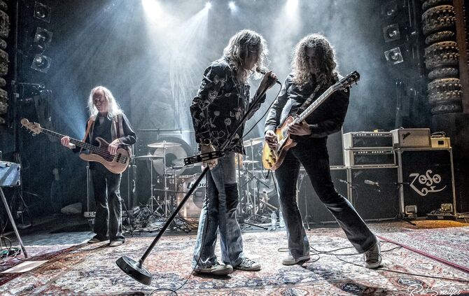 Physical Graffiti spielen in Winterbach Songs von Led Zeppelin.