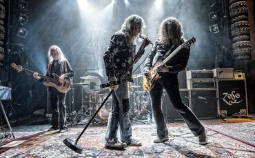 Physical Graffiti spielen in Winterbach Songs von Led Zeppelin.