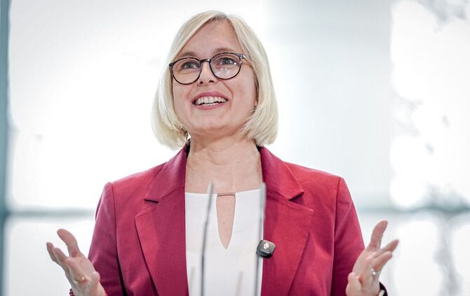 Christiane Schenderlein (CDU), die Staatsministerin für Sport und Ehrenamt