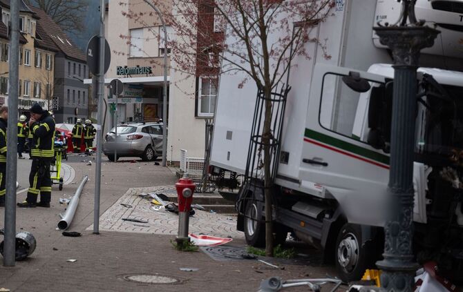 Lastwagen erfasst Mutter und Kind - beide tot