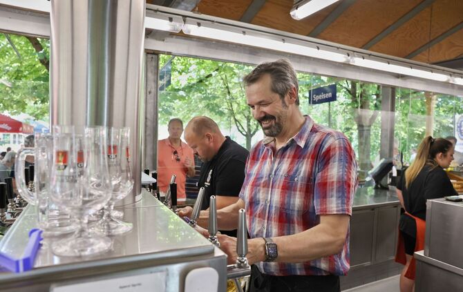 Endlich Frühlingsanfang, endlich Biergarten Schwaneninsel? Chef Michael Sprenger berichtet über den Start (Archivfoto).