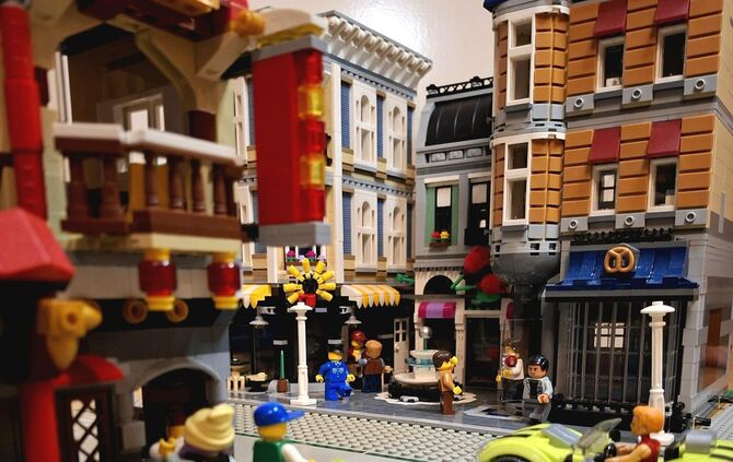 Eine Stadt, ein Mittelalter-Aufbau und vieles mehr aus Lego ist beim Ostermarkt der Landfrauen Buoch zu sehen.