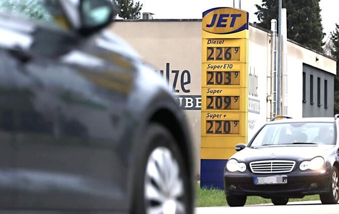 2,26 Euro für den Liter Diesel - vor noch nicht einmal einen Monat lag der Preis hier noch bei 1,56 Euro.
