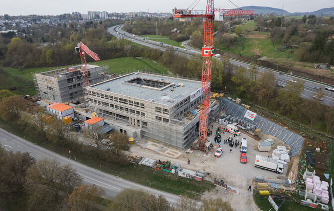 Der Rohbau der DRK-Zentrale an der B14 zwischen Waiblingen und Beinstein.