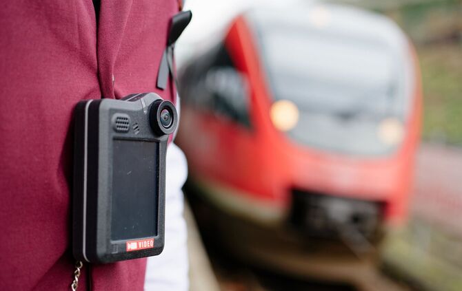 Bei der Verkehrsministerkonferenz in Lindau am Bodensee steht das Thema Sicherheit für Bahnbeschäftigte auf der Agenda. (Symbolb