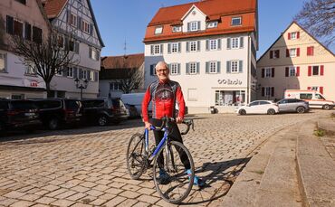 Hier vor dem Rathaus und der Kreissparkasse reihen sich beim Welzheimer Frühling wieder Drahtesel an Drahtesel auf der Fahrradbö
