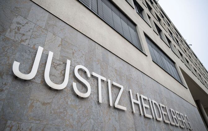 Ein Lastwagenfaher soll zwei Frauen im «toten Winkel» übersehen haben. (Archivbild)