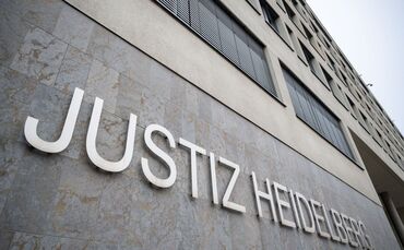 Ein Lastwagenfaher soll zwei Frauen im «toten Winkel» übersehen haben. (Archivbild)