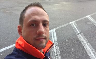 So kennen die Menschen Dominik Kunzmann - als Retter in der Not. Jetzt ist der 44-Jährige selbst in Not und braucht dringend Hil