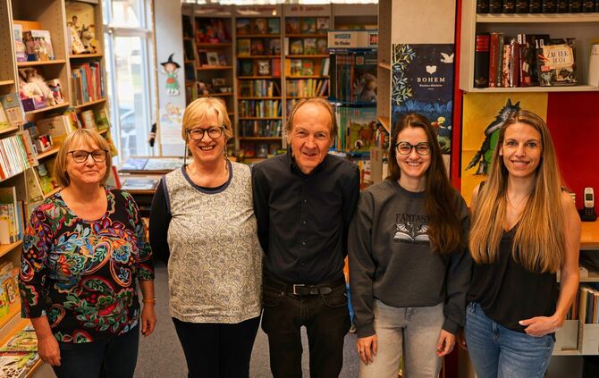 Das Team der Limes-Buchhandlung Welzheim. Von links: Silke Taufall-Langen, Ute Heyd, Werner Bredl, Larissa Leinss, Jennifer Hauß
