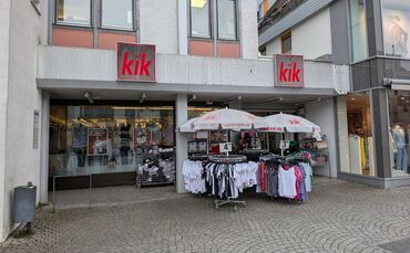 Die Kik-Filiale befindet sich in der Winterbacher Ortsmitte zwischen Bäckerei Maurer und Modehaus Raithle.