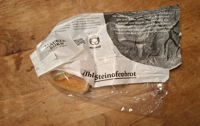 Die Brötchentüte der Bäckerei Maurer hat plötzlich ein Folienfenster. Warum?