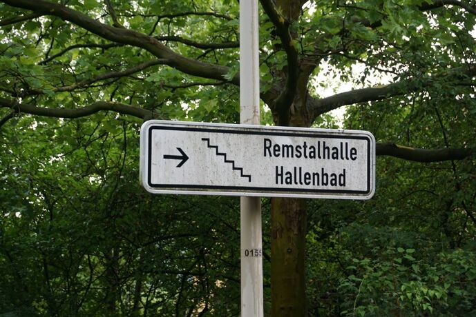 Korb: Dehnfugenbrand in Schule