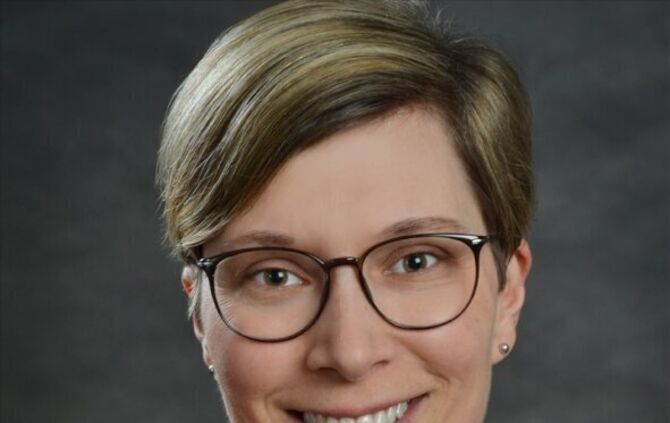 Hanna Pissarcyk, Leiterin des Forums Frauen im BEFG, referiert beim Frauenfrühstückstreffen in der Friedenskirche Backnang zum T