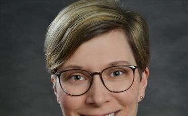 Hanna Pissarcyk, Leiterin des Forums Frauen im BEFG, referiert beim Frauenfrühstückstreffen in der Friedenskirche Backnang zum T