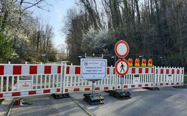 Die Klinglestalstraße in Waiblingen-Neustadt ist seit dem tödlichen Baumsturz vom 17. März noch voraussichtlich bis 11. April ge