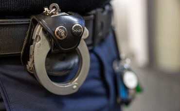 Die Polizei hat einen Mann festgenommen, dem ein versuchtes Tötungsdelikt vorgeworfen wird (Symbolbild)