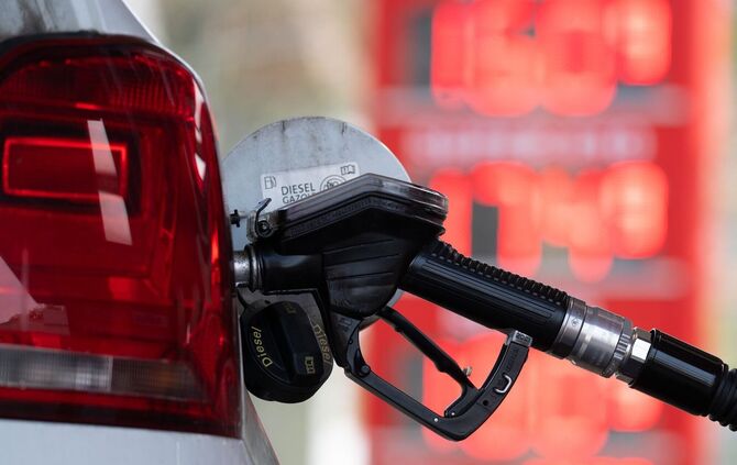 Die neuen Regeln für Preiserhöhungen an den Tankstellen kommen noch vor Ostern. (Archivbild)